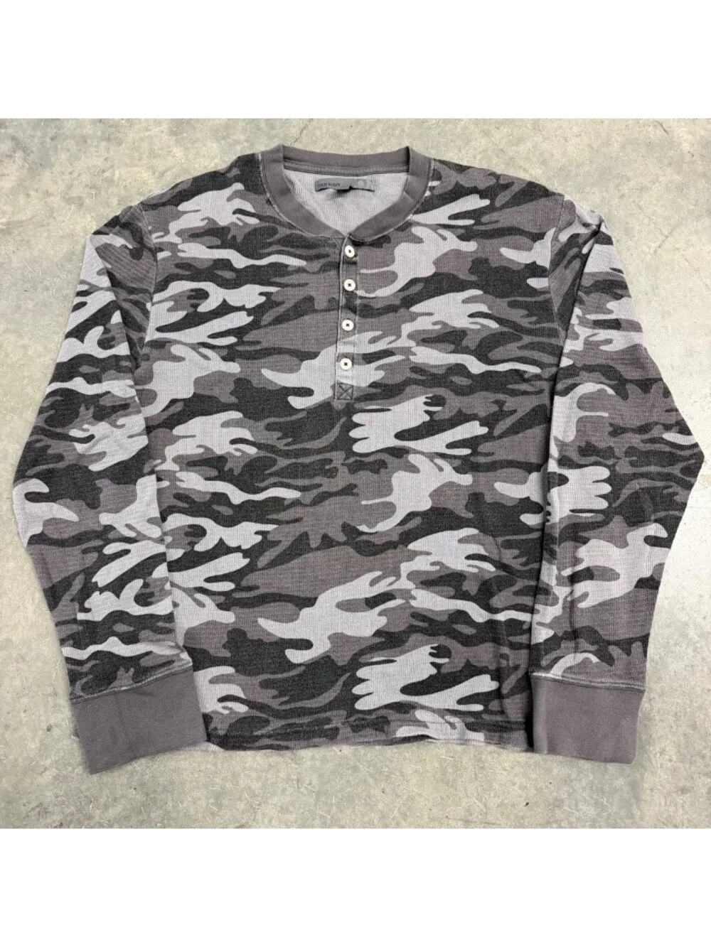 Vintage Old Navy Mens XL Camo Gray Henley Long Sleeve Shirt